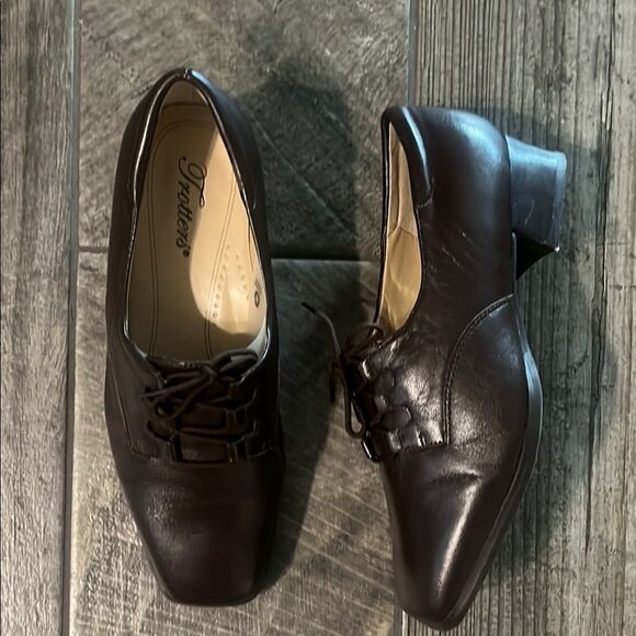 Vintage Trotters Brown Leather Granny Shoes 1.5” block heel, square toe. - Picture 1 of 5